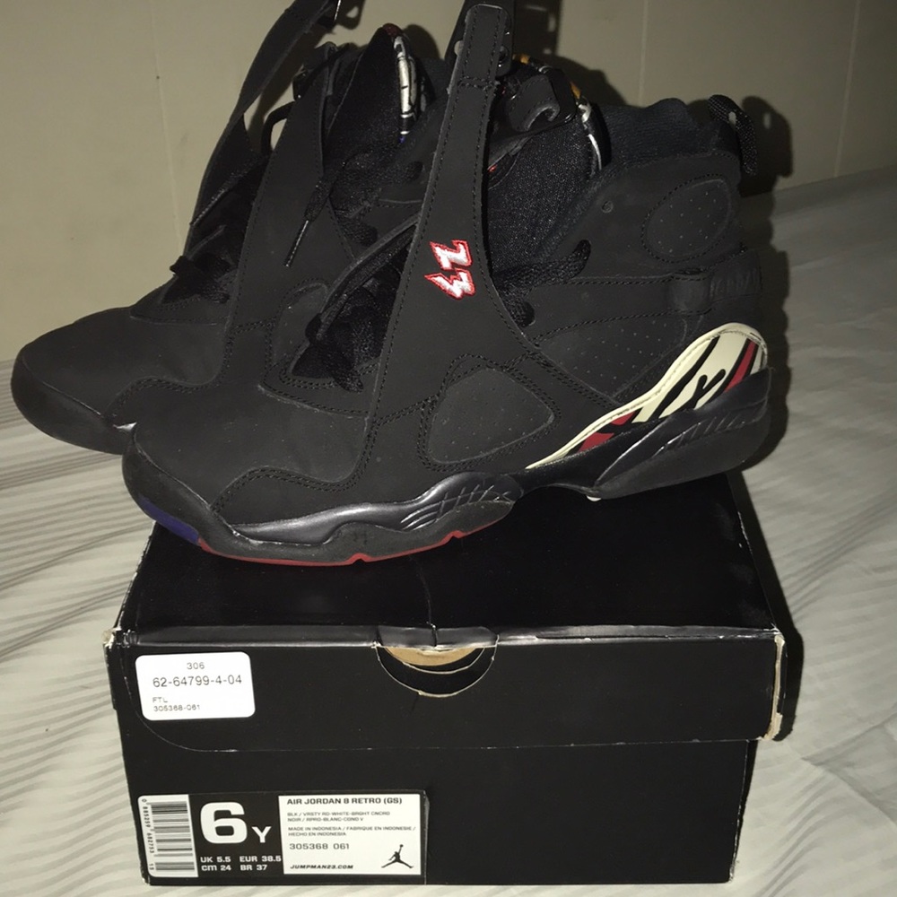 Air Jordan 8 Retro “Playoffs”.